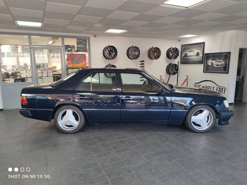 Gebraucht Mercedes E230 132 PS (97 kW) 1991 Blau Limousine