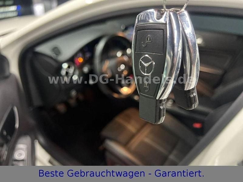 Calcitweiss Gebraucht 2017 Mercedes A180 Urban Limousine | 15.990 € (Fairer Preis) - Bild 1/4