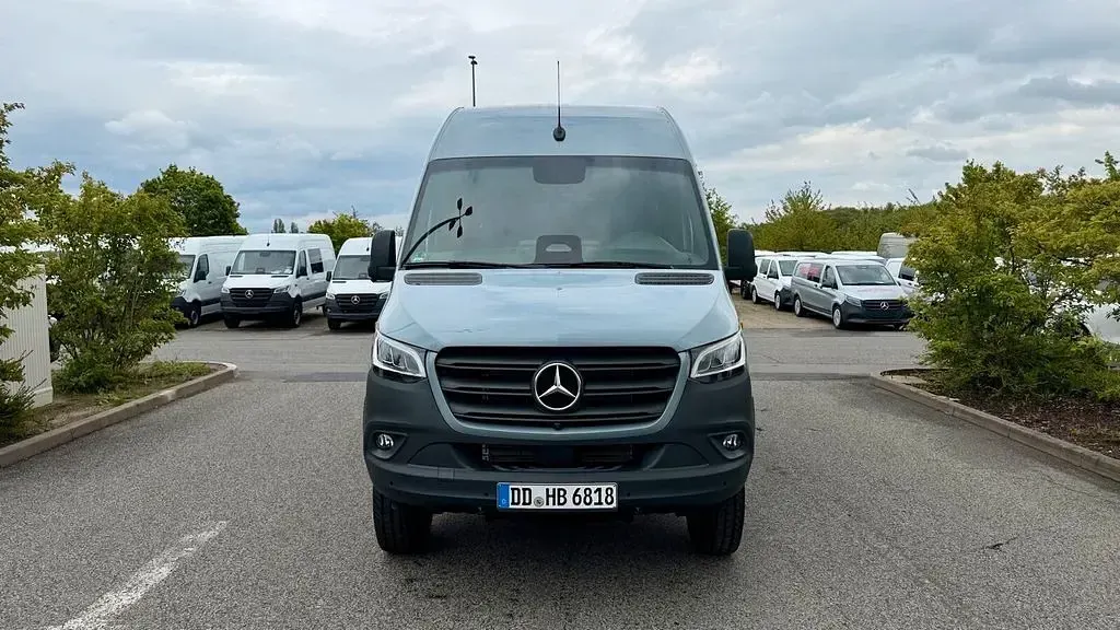 Gebraucht Mercedes Sprinter 190 PS (139 kW) 2026 Fehgrau Van