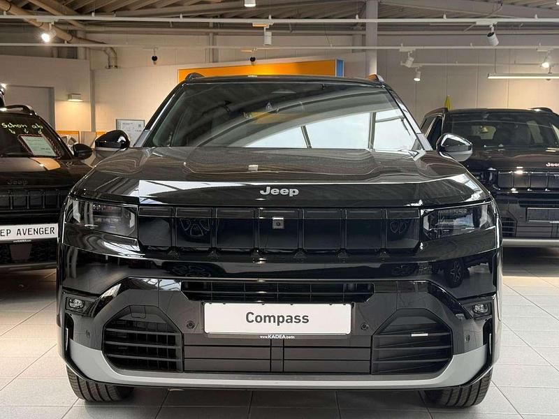 Neu Jeep Compass 145 PS (106 kW) 2026 Vulcano schwarz SUV