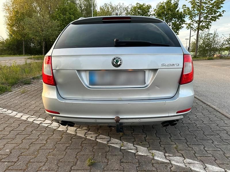 Gebraucht Skoda Superb 260 PS (191 kW) 2010 Silber Kombi