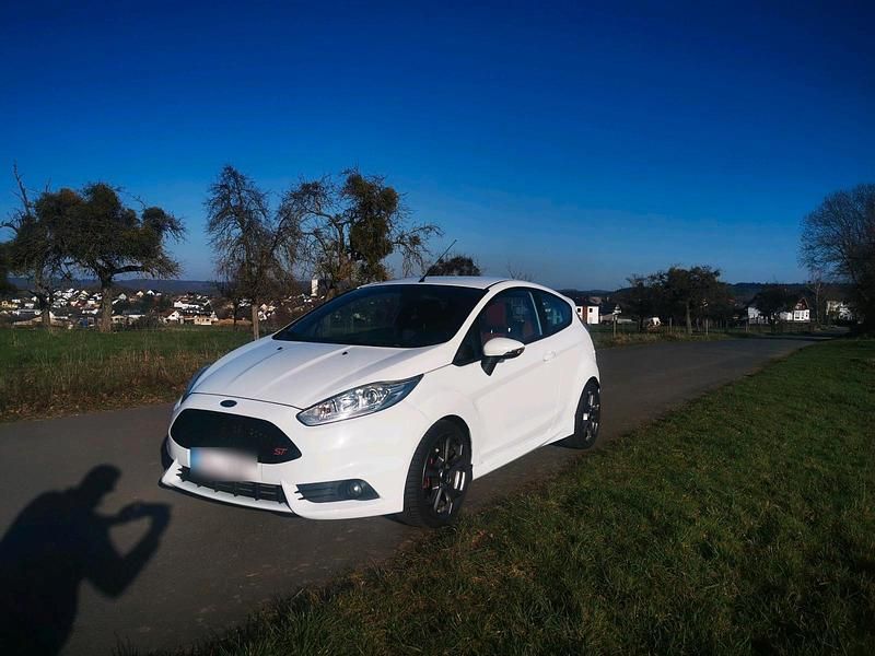 Gebraucht Ford Fiesta ST 182 PS (133 kW) 2013 Weiß Kleinwagen