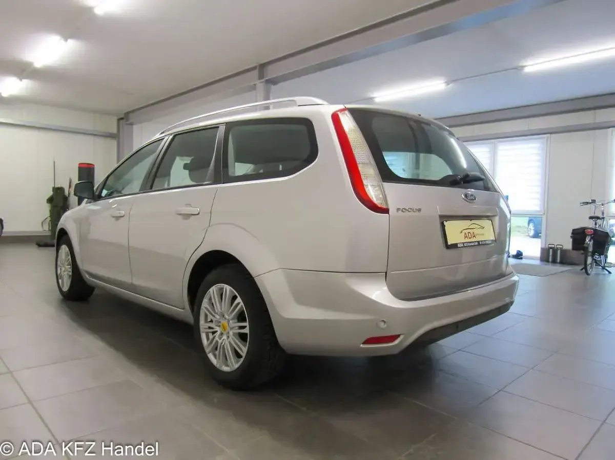 Gebraucht Ford Focus Titanium 116 PS (85 kW) 2010 Polarsilber metallic Kombi