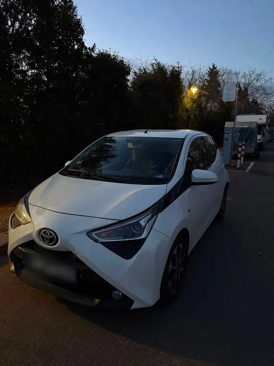 Gebraucht Toyota Aygo X-play 72 PS (52 kW) 2019 Weiß Kleinwagen