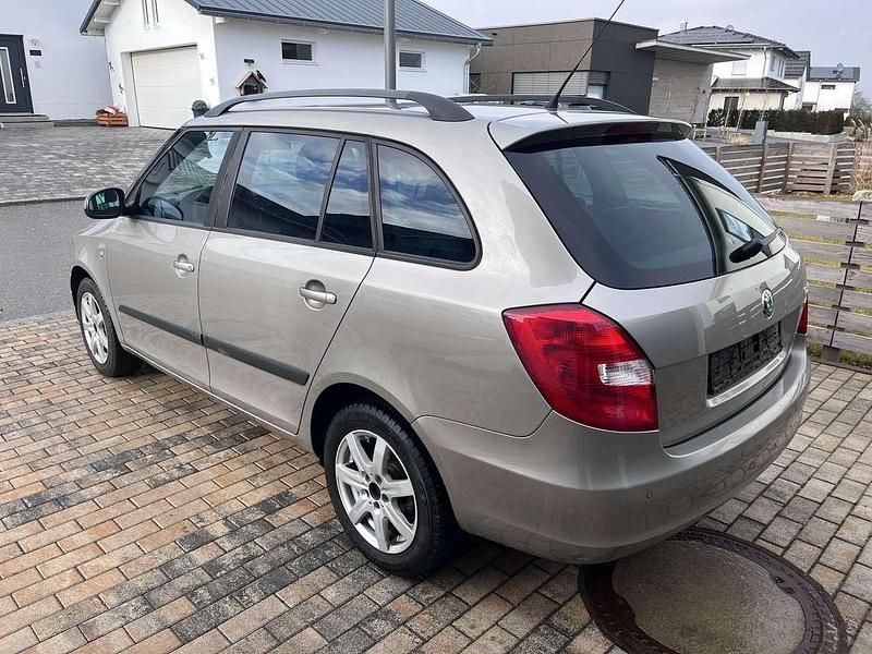 Gebraucht Skoda Fabia Family 105 PS (77 kW) 2012 Beige Kombi