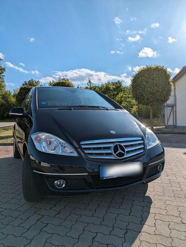 Schwarz Gebraucht 2010 Mercedes A180 Kleinwagen | 6.500 € (Etwas zu teuer) - Bild 1/4