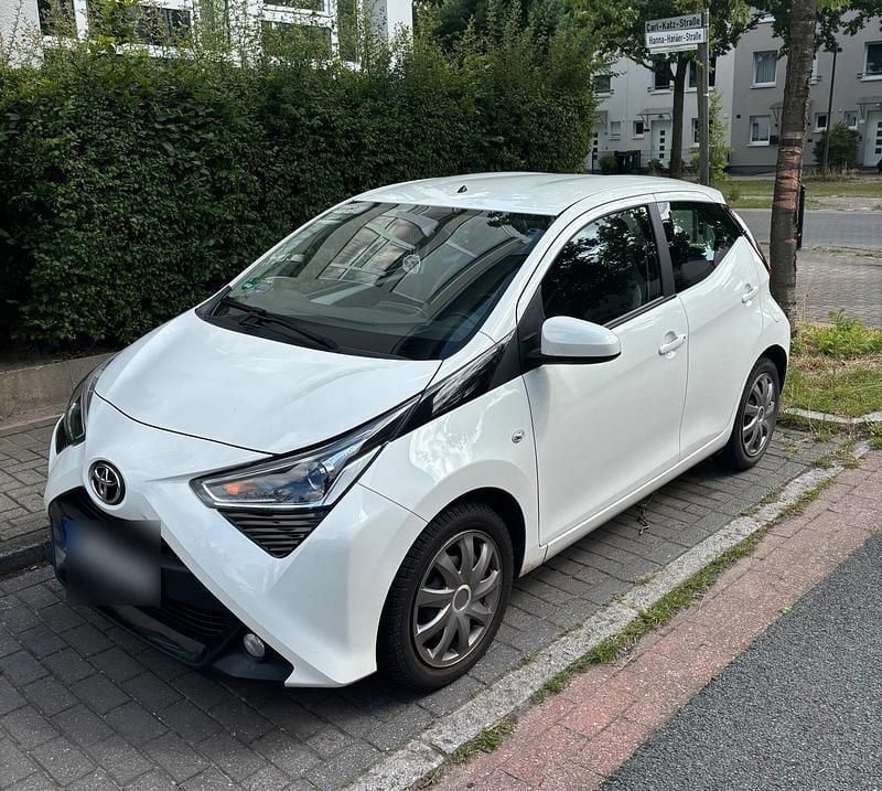 Weiß Gebraucht 2018 Toyota Aygo Connect Style Kleinwagen | 7.000 € (Superpreis) - Bild 1/4