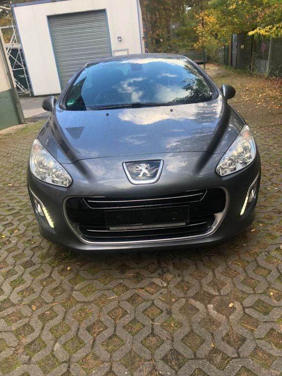 Grau Gebraucht 2011 Peugeot 308 CC Premium Cabrio | 9.950 € (Teuer) - Bild 1/4