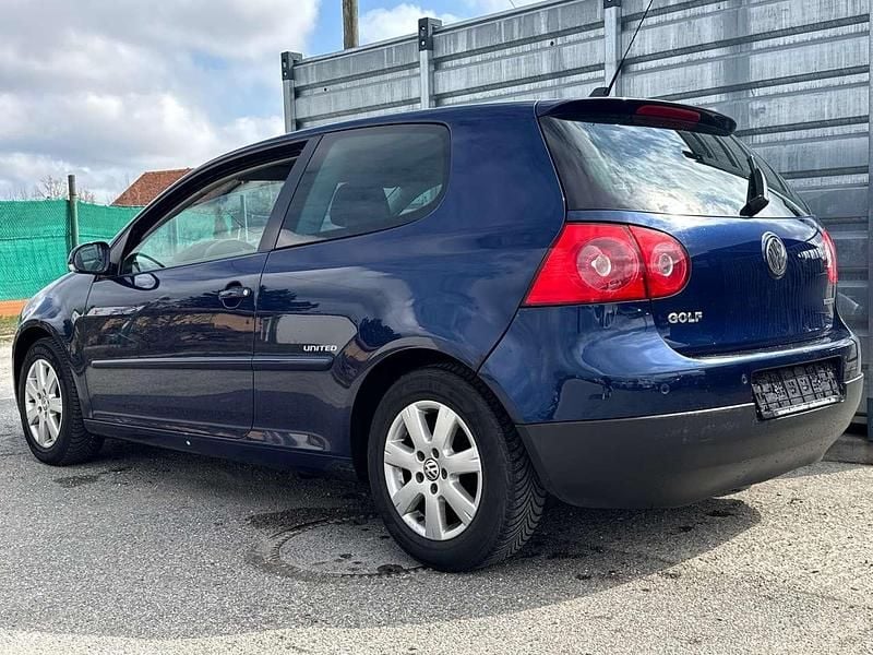 Gebraucht VW Golf VI United 105 PS (77 kW) 2009 Shadow blue metallic Kleinwagen