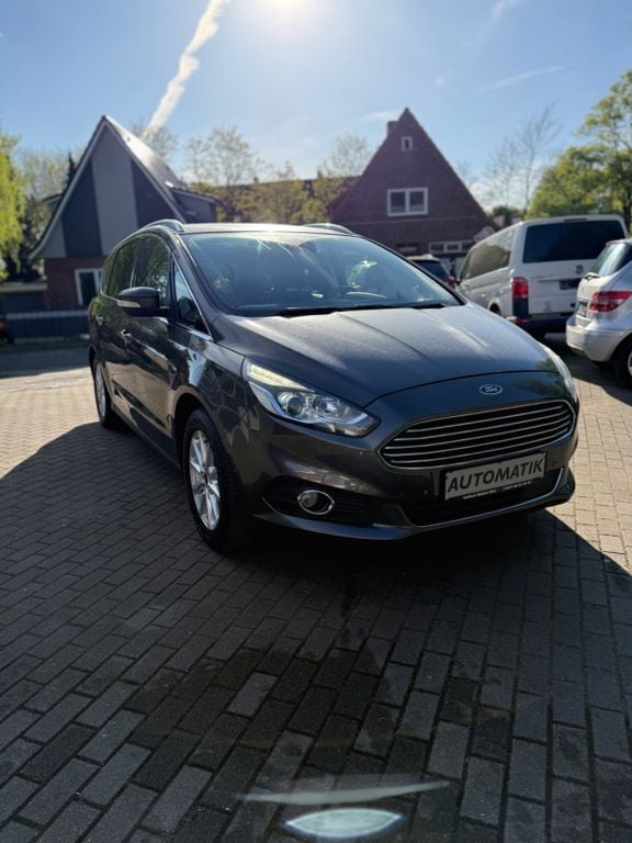 Grau Gebraucht 2016 Ford S-MAX Titanium Van / Kleinbus | 15.980 € (Superpreis) - Bild 1/4