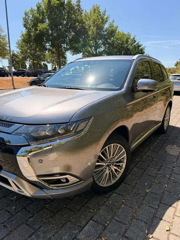 Gebraucht Mitsubishi Outlander P-HEV Plus 224 PS (164 kW) 2020 Grau SUV
