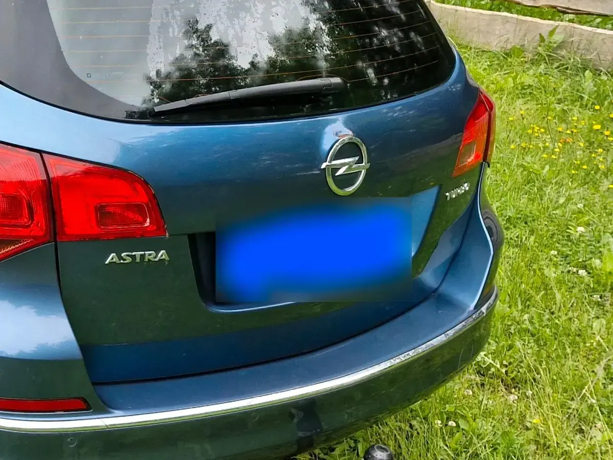 Gebraucht Opel Astra Active 140 PS (102 kW) 2013 Blau Kombi