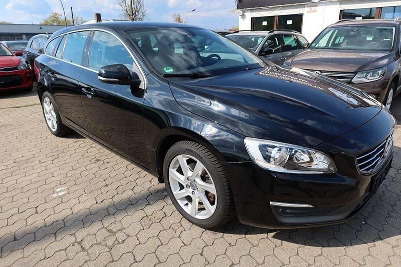 Gebraucht Volvo V60 Momentum 181 PS (133 kW) 2014 Schwarz Kombi