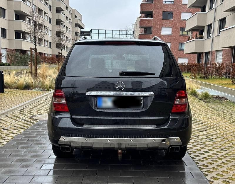 Gebraucht Mercedes ML320 224 PS (164 kW) 2007 Schwarz SUV