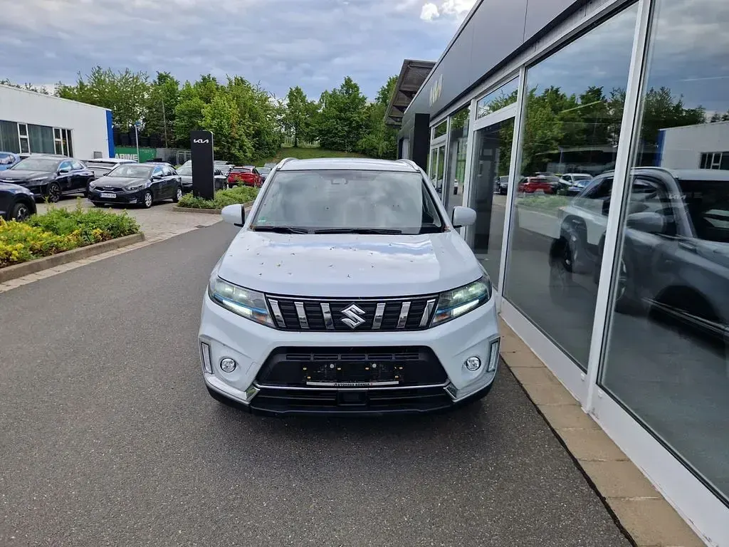 Używany Suzuki Vitara 102 KM (75 kW) 2022 Biały SUV