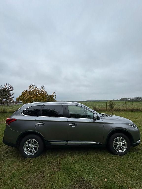 Gebraucht Mitsubishi Outlander Diamant Edition 150 PS (110 kW) 2019 Grau SUV