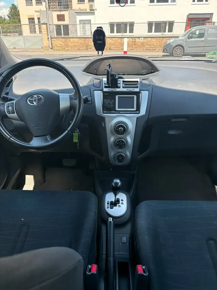 Gebraucht Toyota Yaris 87 PS (63 kW) 2008 Grau Kleinwagen