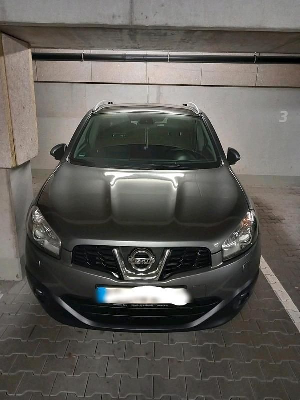 Grau Gebraucht 2013 Nissan Qashqai SUV | 9.999 € (Teuer) - Bild 1/4