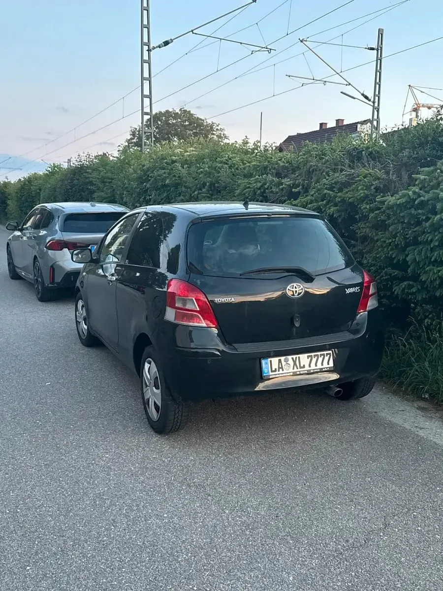 Gebraucht Toyota Yaris 99 PS (72 kW) 2011 Schwarz Kleinwagen