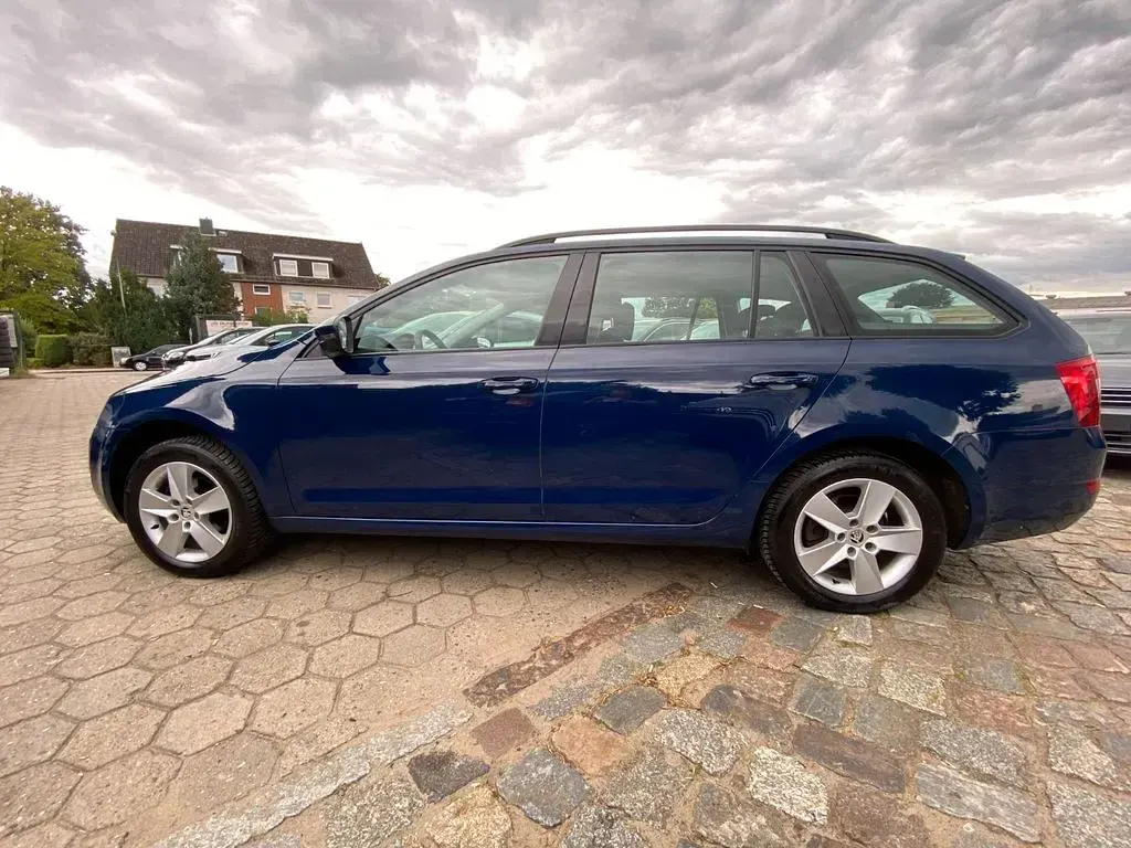Gebraucht Skoda Octavia Ambition 105 PS (77 kW) 2014 Blau Kombi