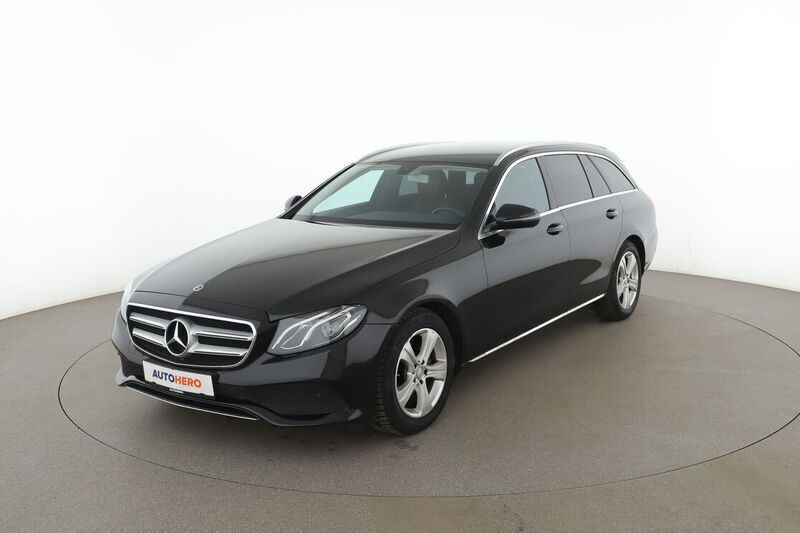 Schwarz Gebraucht 2017 Mercedes E220 Avantgarde Kombi | 23.040 € (Guter Preis) - Bild 1/4
