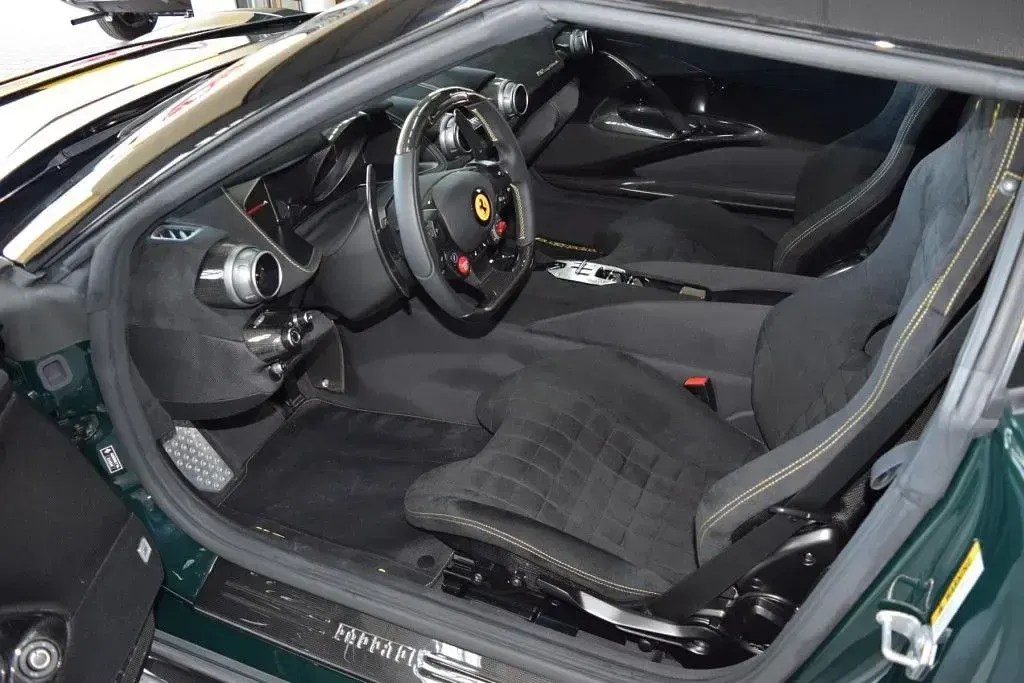 Gebraucht Ferrari 812 825 PS (606 kW) 2024 Verde british racing Cabrio
