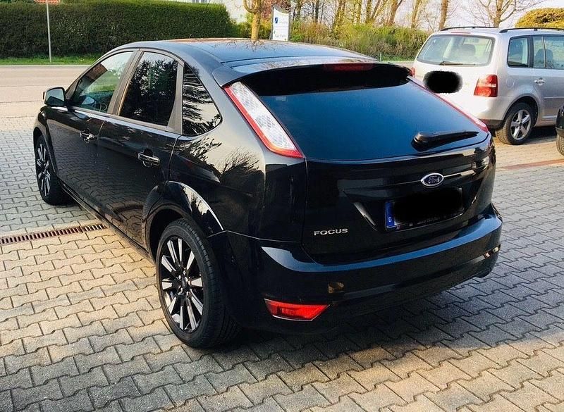 Schwarz Gebraucht 2009 Ford Focus Limousine | 3.300 € (Fairer Preis) - Bild 1/3