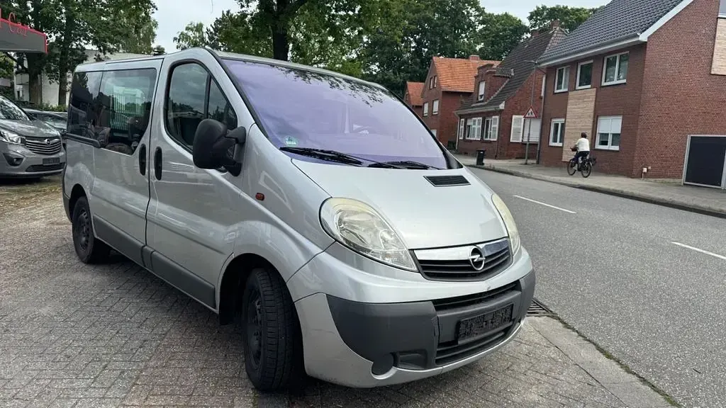 Gebraucht Opel Vivaro 114 PS (83 kW) 2006 Silber Van / Kleinbus