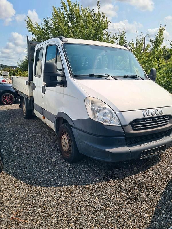 Weiß Gebraucht 2013 Iveco Daily Limousine | 6.800 € - Bild 1/4