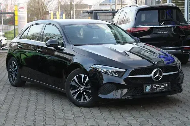 Gebraucht Mercedes A200 150 PS (110 kW) 2025 Nachtschwarz Limousine