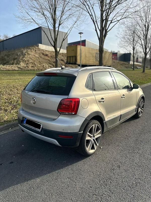 Gebraucht VW Polo Cross 105 PS (77 kW) 2011 Andere farben Kleinwagen