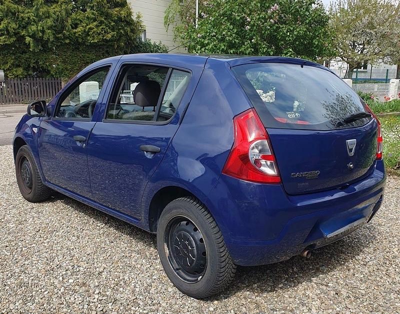 Gebraucht Dacia Sandero 77 PS (56 kW) 2009 Blau Limousine
