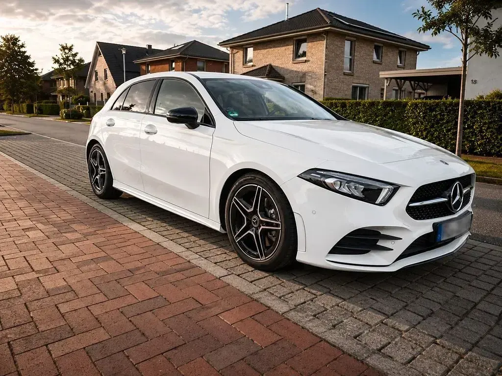 Gebraucht Mercedes A250 AMG line 224 PS (164 kW) 2019 Weiß Limousine
