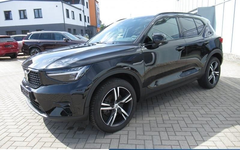 Schwarz Gebraucht 2024 Volvo XC40 Plus SUV | 37.665 € (Fairer Preis) - Bild 1/4