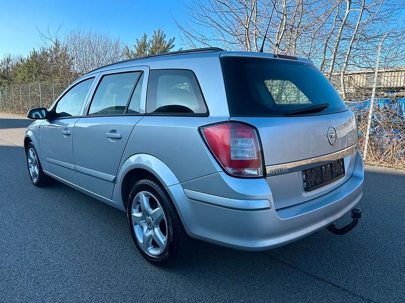 Gebraucht Opel Astra 101 PS (74 kW) 2007 Silber Kombi