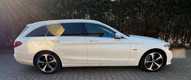 Gebraucht Mercedes C300e 211 PS (155 kW) 2019 Weiß Kombi