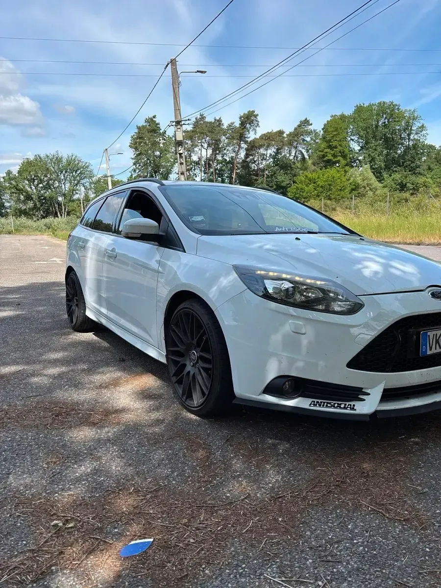 Gebraucht Ford Focus ST 250 PS (183 kW) 2013 Weiß Kombi