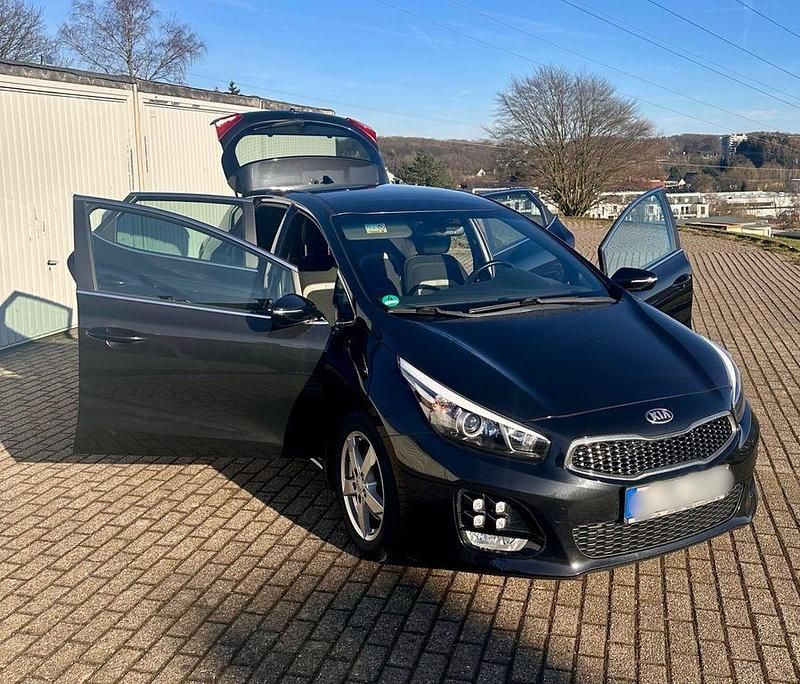 Schwarz Gebraucht 2017 Kia Ceed GT GT-Line Limousine | 8.199 € (Guter Preis) - Bild 1/4