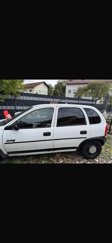 Weiß Gebraucht 1996 Opel Corsa Kleinwagen | 1.200 € (Fairer Preis) - Bild 1/4