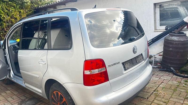 Gebraucht VW Touran 140 PS (102 kW) 2011 Silber Van / Kleinbus