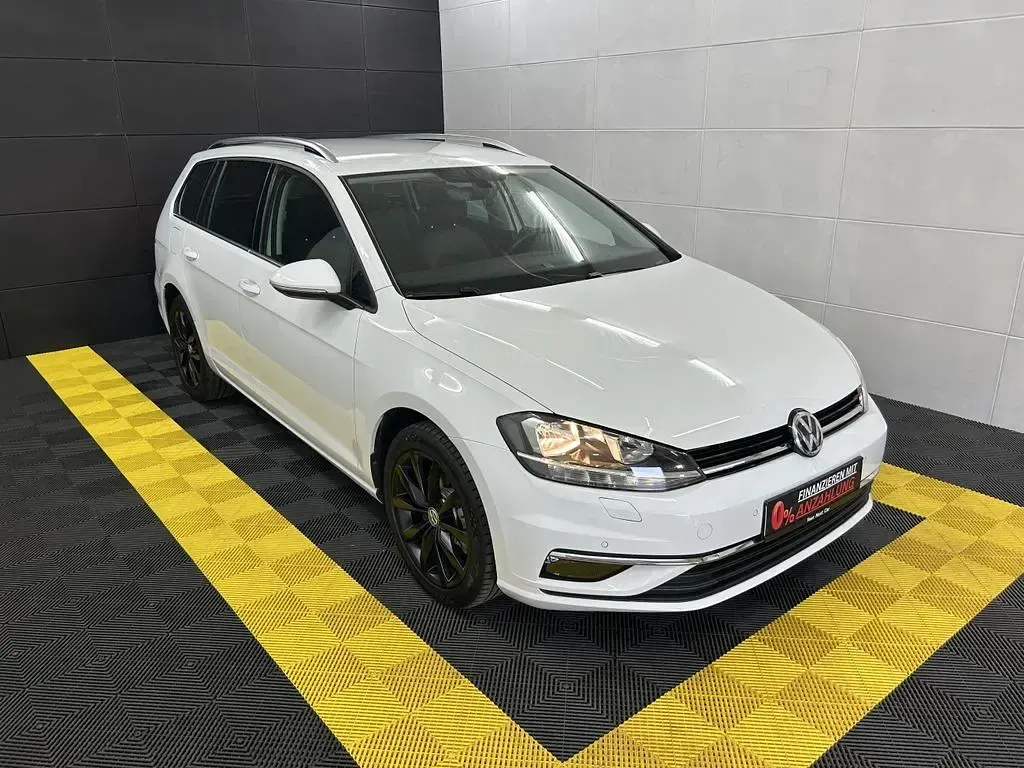 Gebraucht VW Golf VII Highline 150 PS (110 kW) 2019 Weiß Limousine