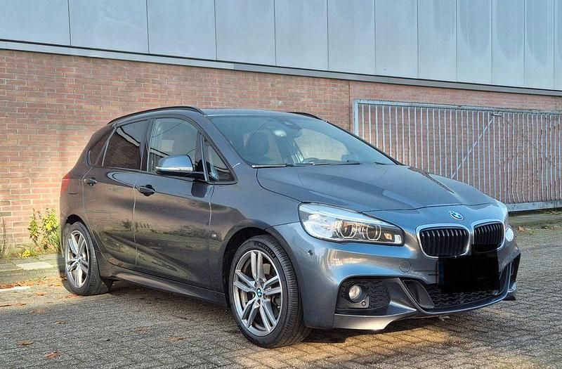 Grau Gebraucht 2016 BMW 225 M Sport Van / Kleinbus | 13.999 € (Superpreis) - Bild 1/4