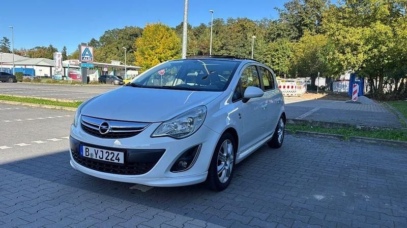 Usata Opel Corsa Color Edition 69 CV (50 kW) 2012 Bianco Utilitaria