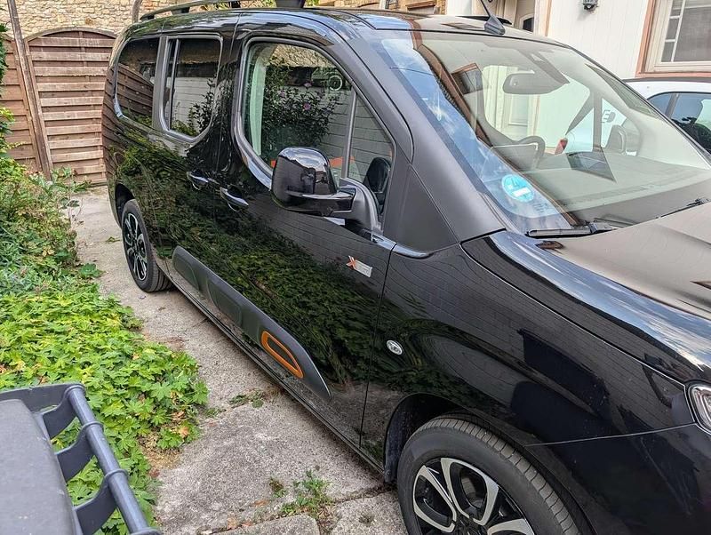 Gebraucht Citroën Berlingo Shine 100 kW (136 PS) 2023 Schwarz Van / Kleinbus