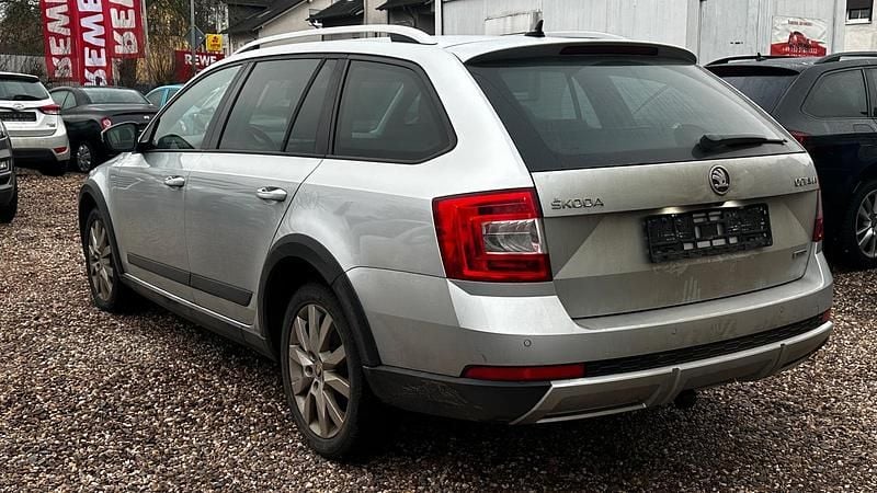 Gebraucht Skoda Octavia Scout 184 PS (135 kW) 2015 Silber Kombi