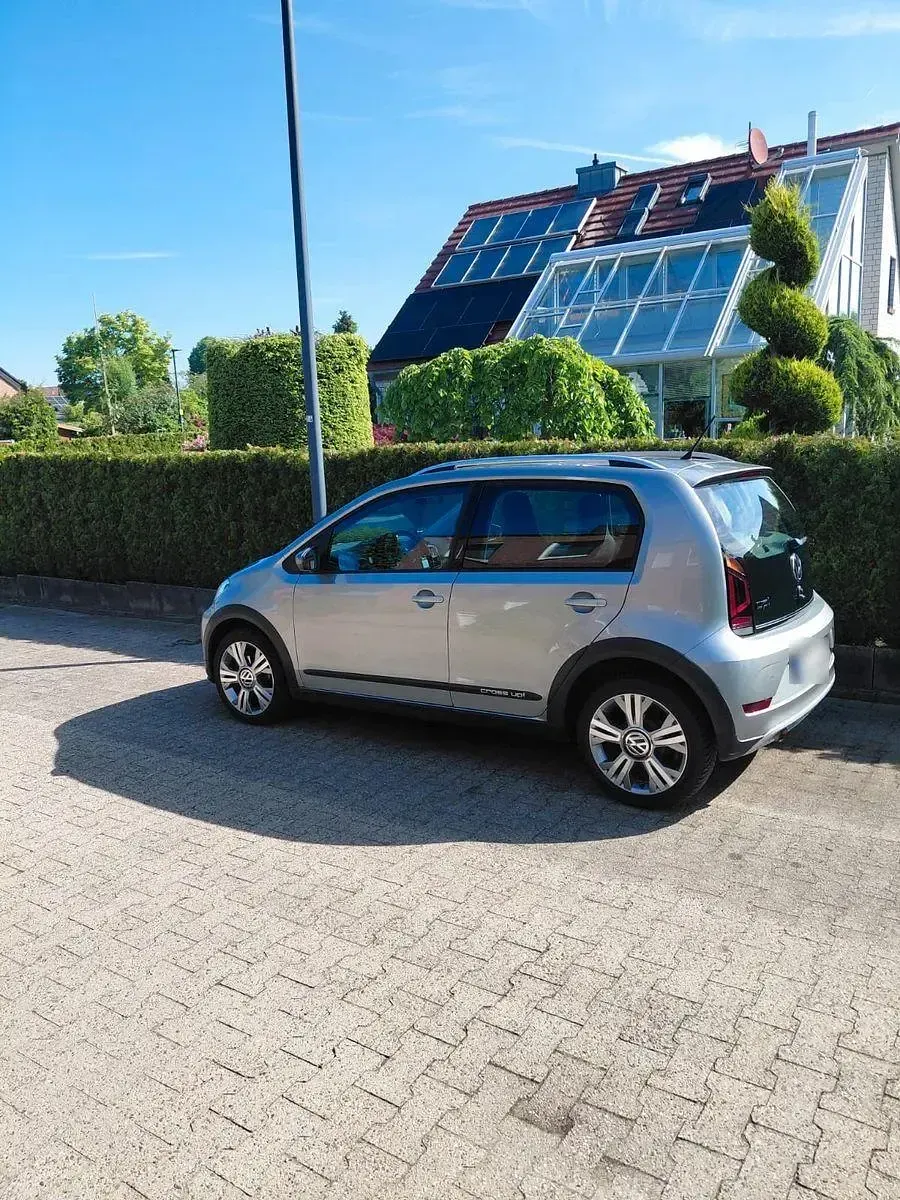 Gebraucht VW cross up! 75 PS (55 kW) 2017 Silber Kleinwagen