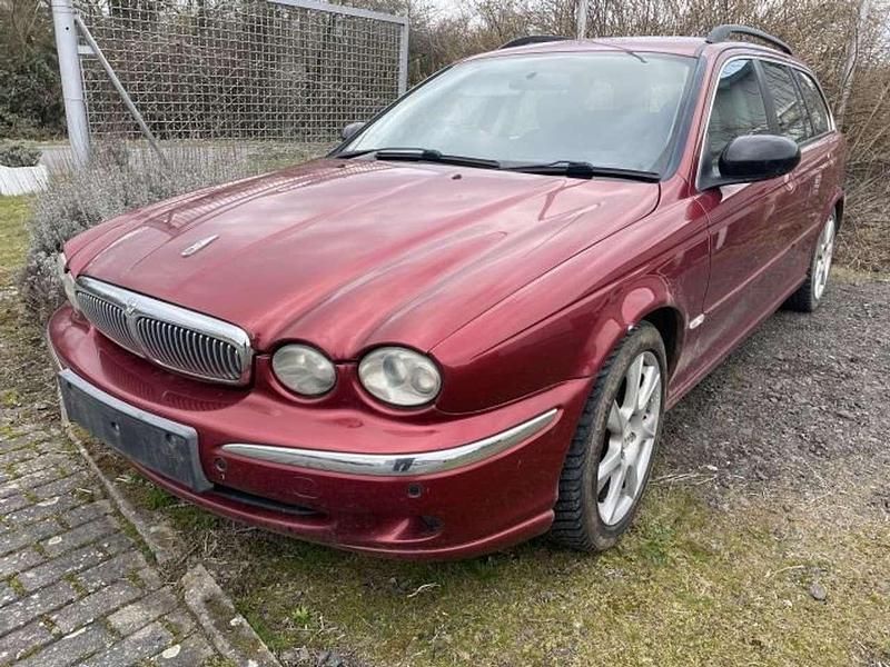 Weinrot Gebraucht 2004 Jaguar X-type Executive Kombi | 399 € - Bild 1/4
