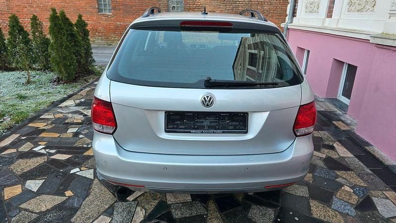 Gebraucht VW Golf VI 105 PS (77 kW) 2010 Silber Kleinwagen