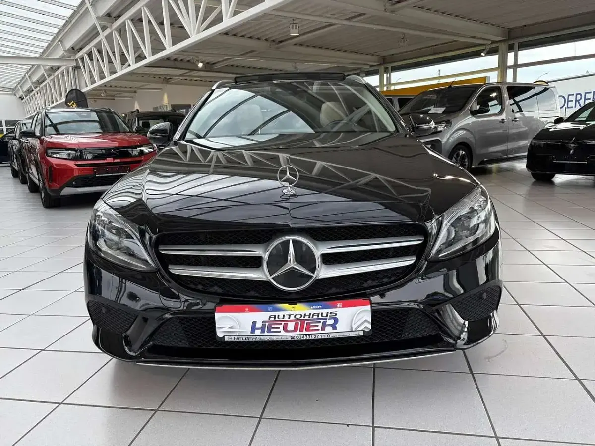 Gebraucht Mercedes C220 194 PS (142 kW) 2020 Schwarz Limousine