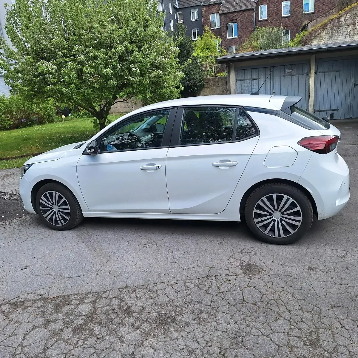 Używany Opel Corsa Edition 75 KM (55 kW) 2020 Biały Hatchback